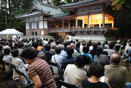 千人の来場で会場はぎっしり