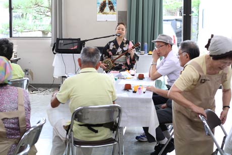 8月26日に行われた三条市中央公民館で行われた「懐メロお番茶カフェ」