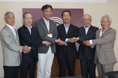 障がい者就労支援に関する協定と生活困窮者等就労支援に関する協定の調印式