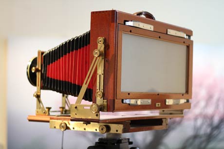 天野さん愛用の8×20インチフィルムを使う超大判カメラ