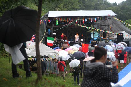 雨にもかかわらず1,900人が来場した三条楽音祭