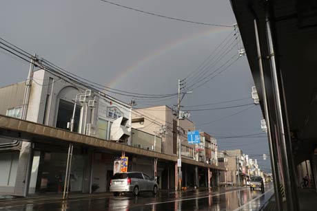 三条市・中央商店街から見た虹