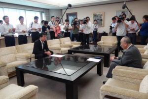 県立加茂病院の建て替えについて小池加茂市長と泉田知事が直接会談するも平行線のまま妥当な結論に至らず
