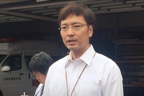 隊員を激励する国定勇人三条市長