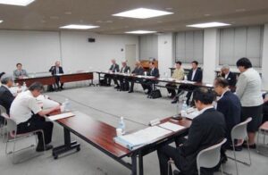 16日開かれた第2回県央基幹病院整備基本計画策定委員会