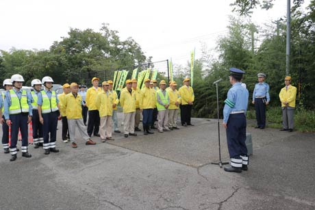 国道8号車両駐車帯で出発式