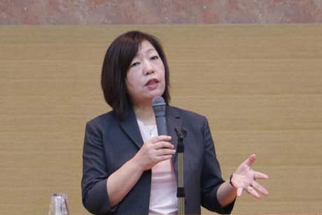 「華麗なる燕三条食の陣2015」の関連イベントで講演する林真理子さん