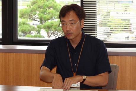 三条小の統廃合などについて意見を話す国定市長