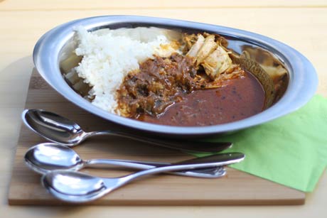3種類のスプーンで味わえるDAIDOCOのカレーライス