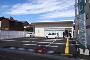 敷地が三条城本丸跡とわかった三条信用金庫古城町支店が竣工、13日に開店