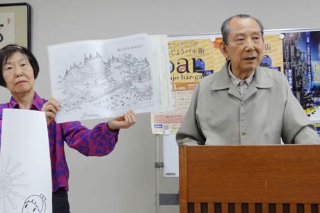 記者会見で三条市古地図展の紹介