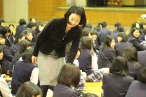 加茂暁星高校看護科で元青年海外協力隊の看護師が国際看護について講演