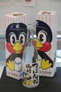 表参道・新潟館ネスパスで開かれる新米発売イベントで新発売する「つば九郎焼酎」
