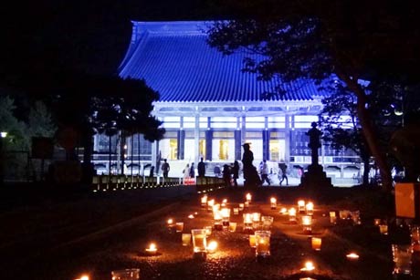 「三条本寺小路あかり物語第十一章」でライトアップされた三条別院の本堂