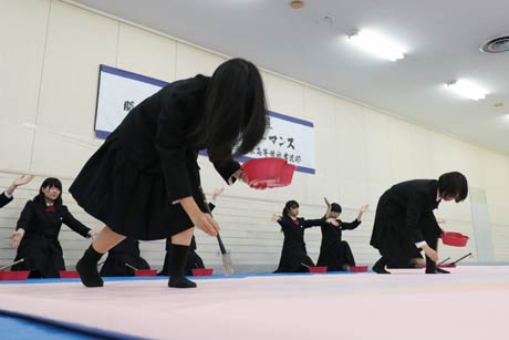 筆に墨をつけずにリハーサル
