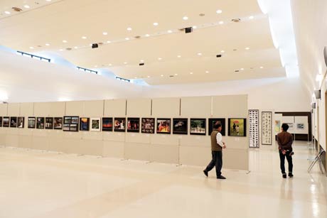  16日開幕した第10回燕市美術展覧会