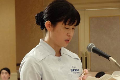 1年生を代表して近藤恵美子さんが誓いの言葉