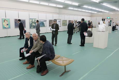 にぎわう会場