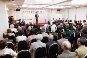 第11回三条市美術展の表彰式
