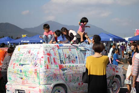 車の落書きコーナー