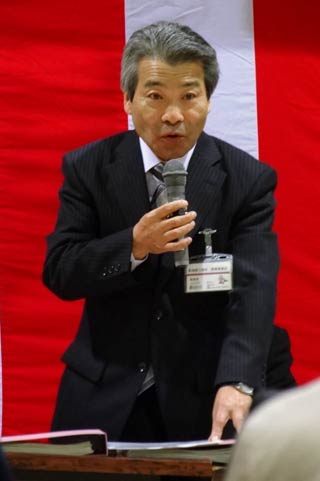 説明する長谷川教育長