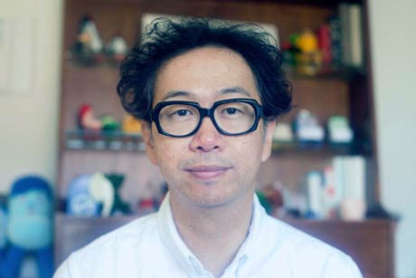 ライブ＆ドローイングを行うイラストレーター大塚いちおさん
