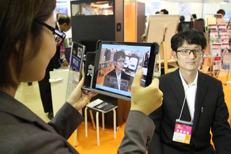 シーキューブ（新潟市中央区）がA4のコピー用紙で3Dプリントできるフルカラー3Dプリンターの紹介で簡易3Dスキャンの無料体験