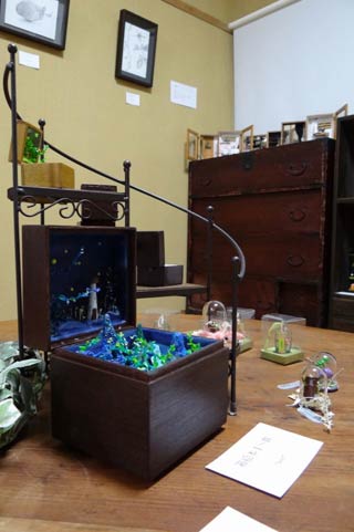 「あとりえきっか」で開かれる「箱展～作家たちのBox Art展～」