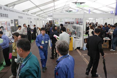 2日目30日は1日目を上回る来場があった「燕三条ものづくりメッセ2015」