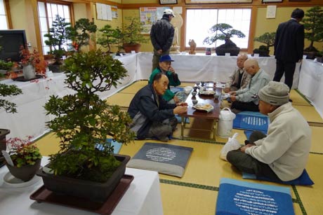 西本成寺有志会が初めて開いた盆栽展