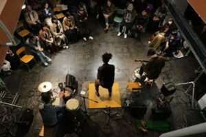 三条ものづくり学校で行われたConguero Tres Hoofersのライブ