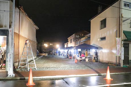 商店街にすっぽりと空いた高橋書店跡の空き地