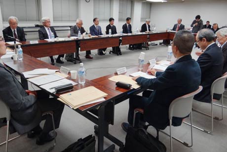 16日開かれた第3回県央基幹病院整備基本計画策定委員会