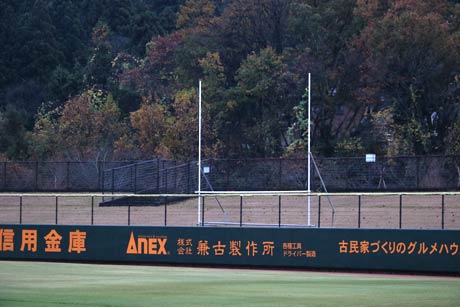 三条パール金属スタジアムに設置されたラグビーのゴールポスト