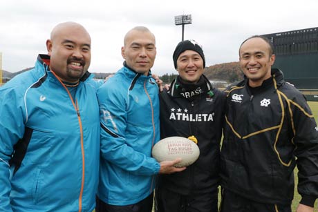 左から椛沢早実コーチ、日野自動車の山下選手、三条市地域おこし協力隊の会津さん、元サントリーの浦田さん