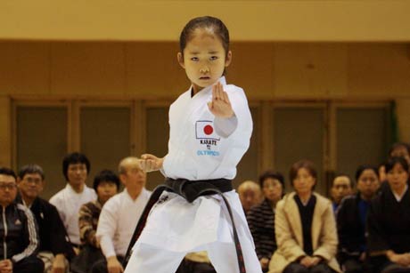 第4回燕市武道祭で招待演武を行う高野真優ちゃん