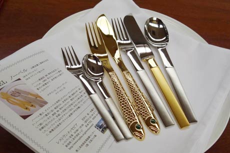 レストラン「メッセピア」がランチセット用に用意している山崎金属工業のノーベルデザインカトラリー