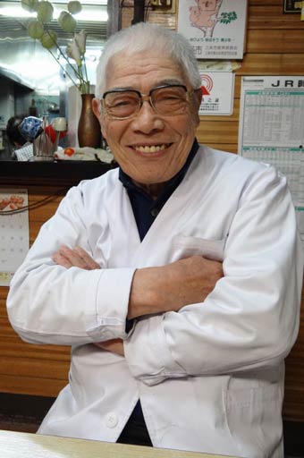 父が始めた味方屋ののれんを守ってきた店主の佐藤博保さん