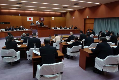 三条市議会の12月定例会が初日
