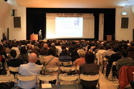NPO法人認知症ケア研究所による講演と寸劇で楽しく認知症を学ぶ