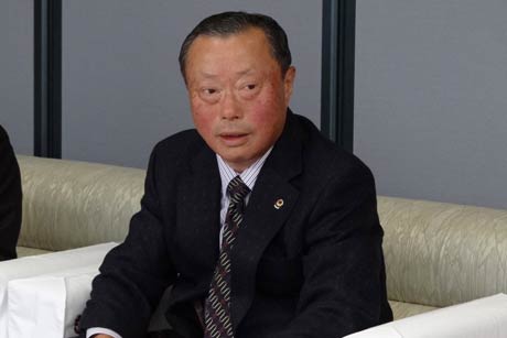 要望について国定市長と話す野崎会長