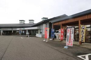 年末年始も休まず営業する道の駅国上のふれあいパーク久賀美と味処花てまり