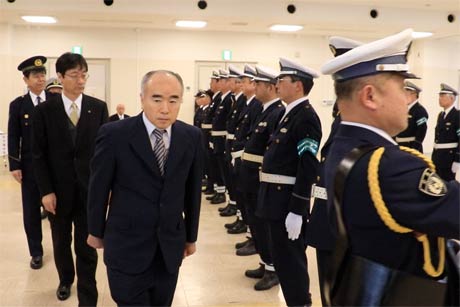  隊員の服装点検
