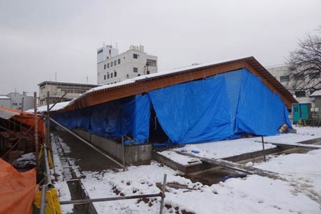 学校給食共同調理場跡地で建設が進む三条市まちなか交流広場