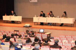 初めて弥彦村を会場に開かれた知事とのタウンミーティングに320人が来場