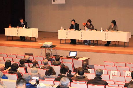  初めて弥彦村を会場に開かれた知事とのタウンミーティングに320人が来場