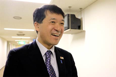 取材を受ける泉田知事