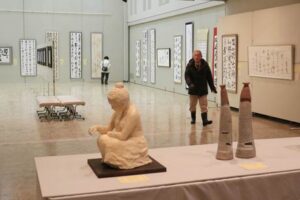 加茂文化会館で開かれている第30回新春美術展