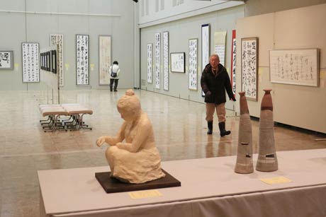 加茂文化会館で開かれている第30回新春美術展
