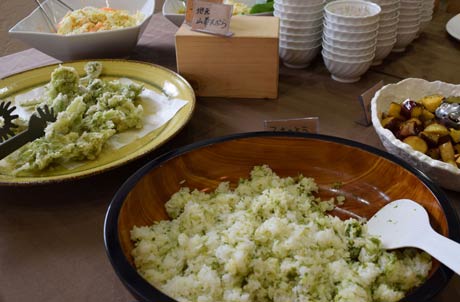 農家レストラン「悟空」の山菜バイキング